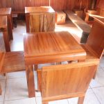 Foto de mesa e cadeiras na fábrica da Coomflona